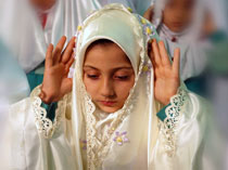 نماز دختر کوچک